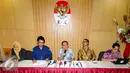 KPK menggelar konferensi pers terkait laporan kekayaan dari Bakal Calon Kepala Daerah, Jakarta, Kamis (23/7/2015). Pimpinan KPK, Adnan Pandu Praja menuturkan sudah 602 bakal calon kepala daerah yang melaporkan kekayaannya. (Liputan6.com/Yoppy Renato)