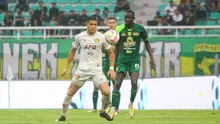 Persebaya Surabaya berpesta gol dengan skor kemenangan 4-1 saat menjamu Persik Kediri dalam pekan ke-14 BRI Liga 1 2024/2025 di Stadion Gelora Bung Tomo, Surabaya, Rabu (11/12/2024) sore. (Bola.com/Aditya Wany)