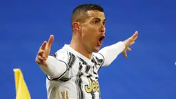 Striker Juventus, Cristiano Ronaldo, melakukan selebrasi mencetak gol ke gawang Napoli pada laga final Piala Super Italia di Stadion Mapei, Rabu (20/1/2021). Juventus menang dengan skor 2-0. (Massimo Paolone/LaPresse via AP)