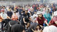 Warga memdatai kawasan Bundaran HI Jakarta saat acara Car Free Day atau Hari bebas kendaraan bermotor. (Bola.com/M Iqbal Ichsan)