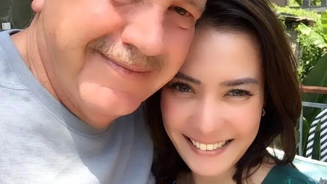Jarang Tersorot, Ini 6 Potret Sisca Magdalena Pemain 'Dewi Rindu' Bareng Suami