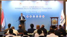 Ketua Umum Akuatik Indonesia, Anindya Bakrie, memberi sambutan saat Rakernas Akuatik Indonesia di Hotel Arya Duta, Jakarta, Sabtu (28/2/2026). (Bola.com/M Iqbal Ichsan)