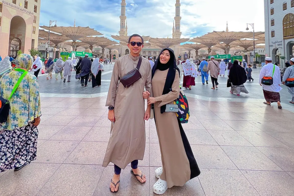 Ayu Dewi dan Regi Datau