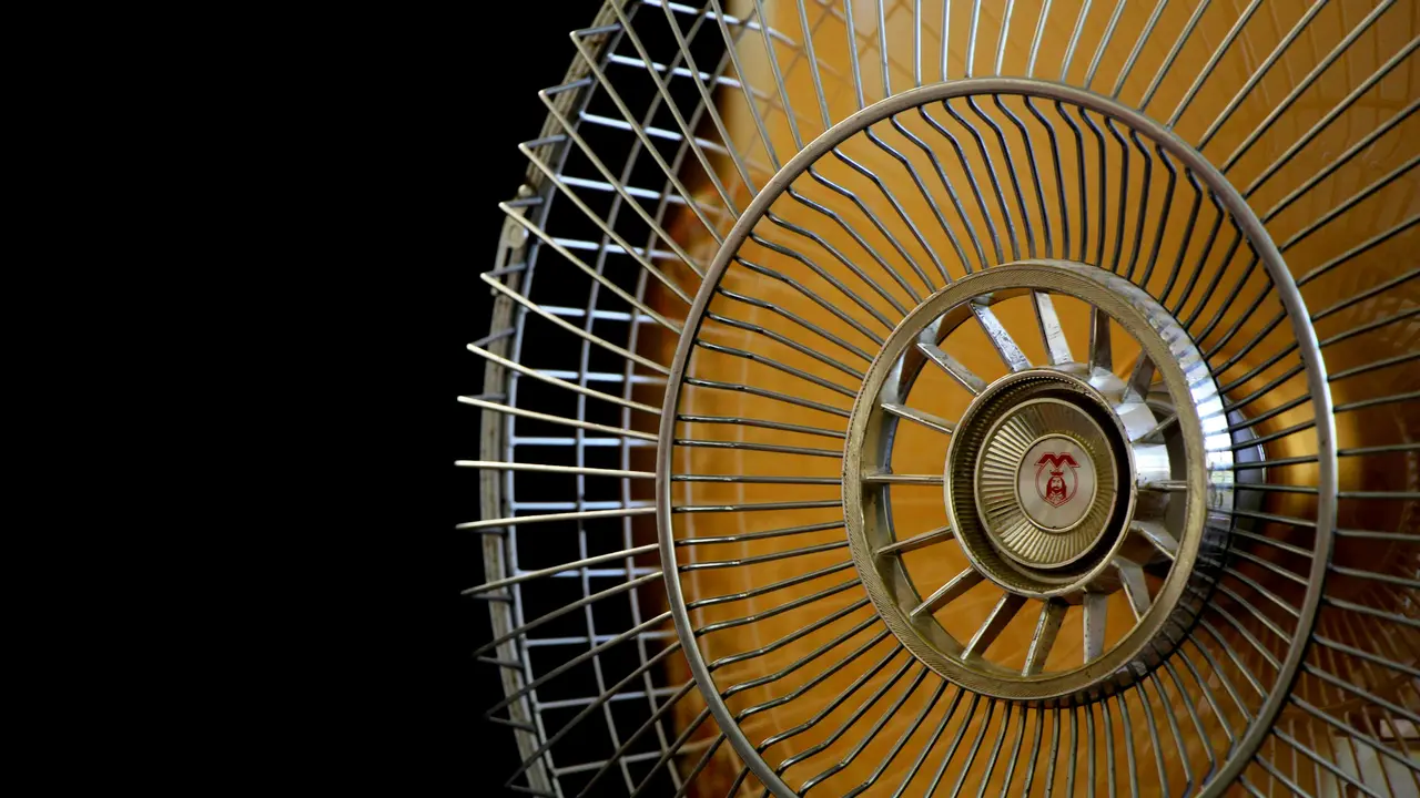 Rutin Membersihkan Filter AC dan Kipas Angin