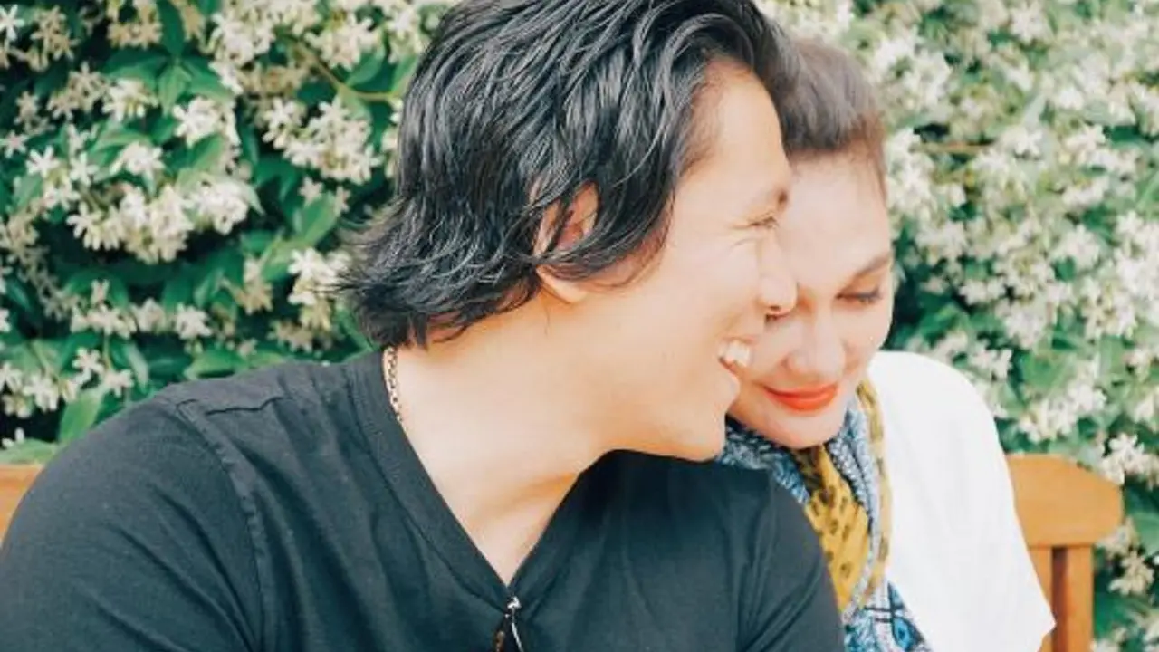 [Bintang] Luna Maya dan Reino Barack