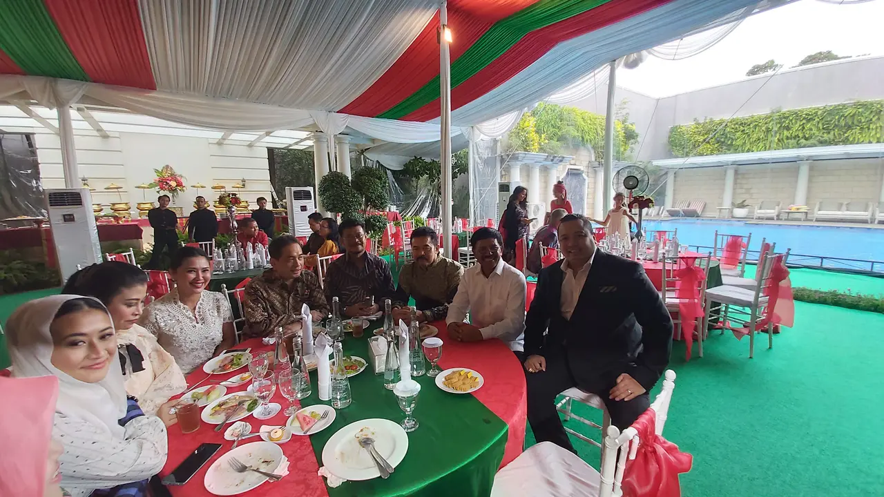 sejumlah pejabat menghadiri acara open house perayaan Natal di kediaman Menkominfo Johnny G Plate di kawasan Cilandak, Jakarta Selatan. (Merddeka.com/Ahda Bayhaqi)