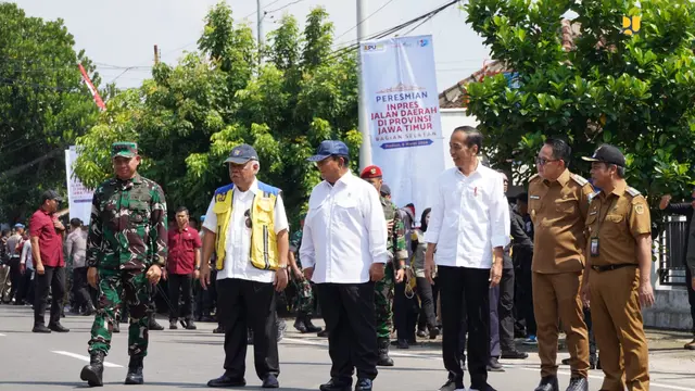 Presiden Joko Widodo (Jokowi) meresmikan perbaikan 33 ruas jalan di Jawa Timur. Peresmian dipusatkan di Madiun, Jawa Timur, Jumat (8/3/2024). (Dok Kementerian PUPR)