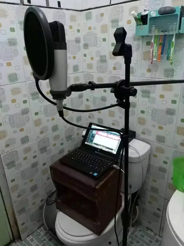 6 Penampakan WC dengan Banyak Fasilitas Ini Anti-Mainstream, Kocak