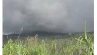 Gunung Dukono di Halmahera Utara erupsi pada hari ini Jumat (8/5/2026). (Dok. Istimewa)