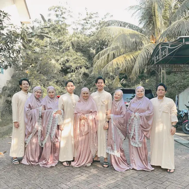 6 Momen Ramadhan - Idulfitri Dinda Hauw dan Rey Mbayang dari Tahun ke Tahun
