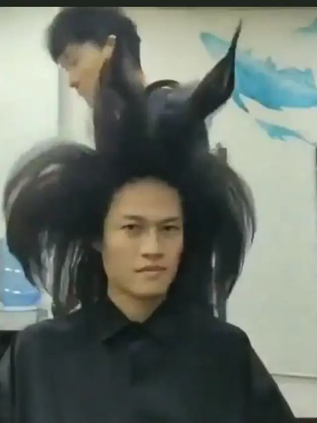 6 Gaya Rambut Cowok Berantakan Ini Absurd, Konsepnya Enggak Jelas