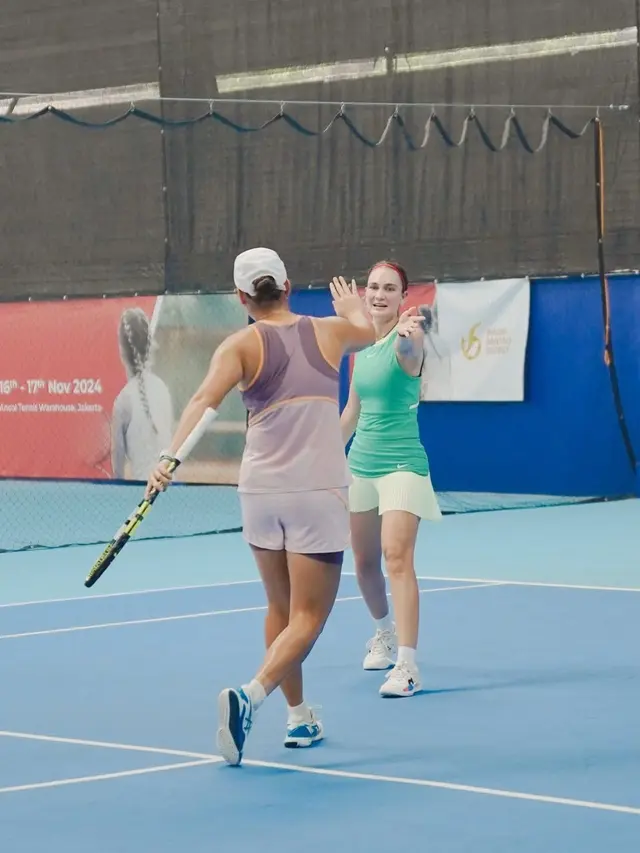 Luna Maya saat menikmati olahraga padel (Instagram/@lunamaya)