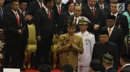 Presiden Joko Widodo dan Wakil Presiden Jusuf Kalla menghadiri Sidang Bersama DPD-DPR di Kompleks Parlemen, Senayan, Jakarta, Jumat (16/8/2019). Di Sidang Bersama DPR-DPD ini Jokowi mengenakan pakaian adat Sasak NTB sementara Wapres JK memakai baju khas Betawi. (Liputan6.com/Johan Tallo)