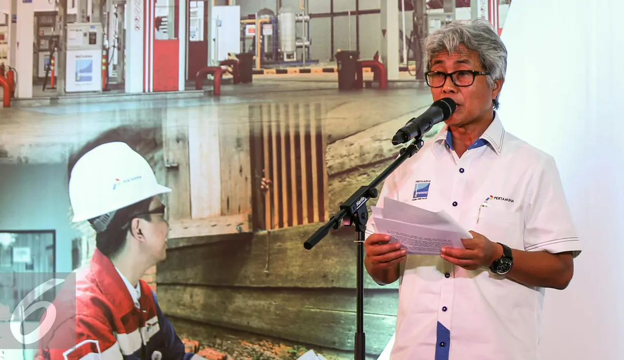 Dirut Pertamina, Dwi Soejipto memberikan sambutan saat pengoperasian jaringan distribusi gas bumi (jargas) untuk rumah tangga di Desa Jaya Mukti, Cikarang, Bekasi, Kamis (3/3/2016). (Liputan6.com/Yoppy Renato)