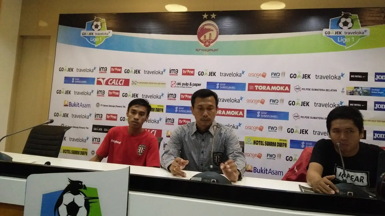 Pelatih Bali United Widodo Cahyono Putro (Tengah / Liputan6.com / Indra Pratesta)