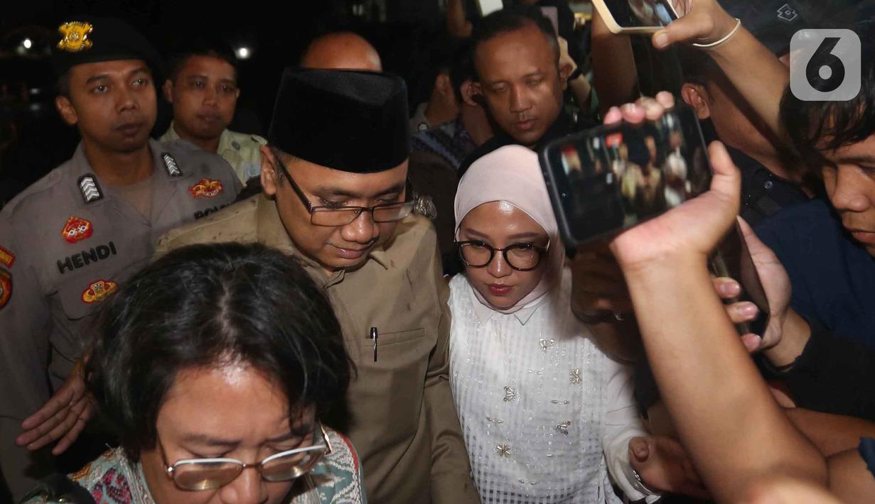 Diketahui, hari ini Selasa (16/12/2025), Yaqut Cholil Qoumas kembali menjalani pemeriksaan terkait dugaan korupsi dalam penentuan kuota dan penyelenggaraan ibadah haji pada Kementerian Agama tahun 2023–2024. Tampak dalam foto, mantan Menteri Agama Republik Indonesia, Yaqut Cholil Qoumas, saat meninggalkan Gedung Komisi Pemberantasan Korupsi (KPK), Jakarta, Selasa (16/12/2025). (Liputan6.com/HelmiFithriansyah)