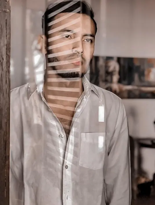 Selain itu, Rifky beberapa kali tampil brewokan saat unggah potretnya di Instagram. Banyak netizen pun memuji penampilannya tersebut, karena terlihat makin macho dengan brewok dan kumis tipisnya. (Liputan6.com/IG/@rifkyalhabsyi)