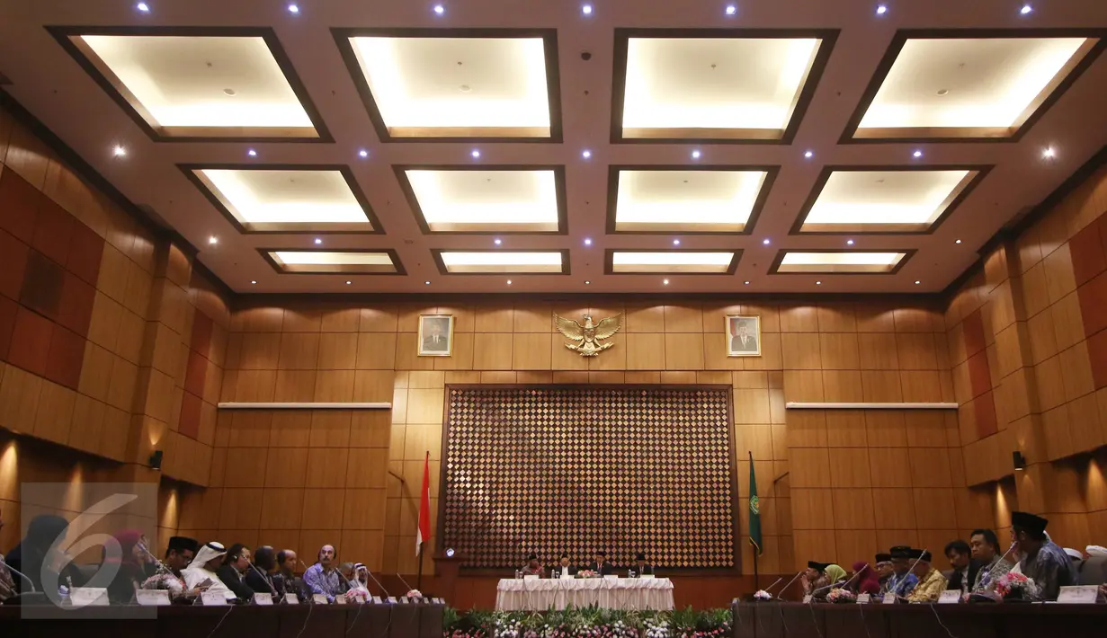 Suasana sidang Isbat penetapan awal bulan Ramadhan 1437 Hijriah di Kantor Kemenag, Jakarta, Minggu (5/6). 1 Ramadan 1437H jatuh pada hari Senin, 6 Juni 2016. (Liputan6.com/Immanuel Antonius) 