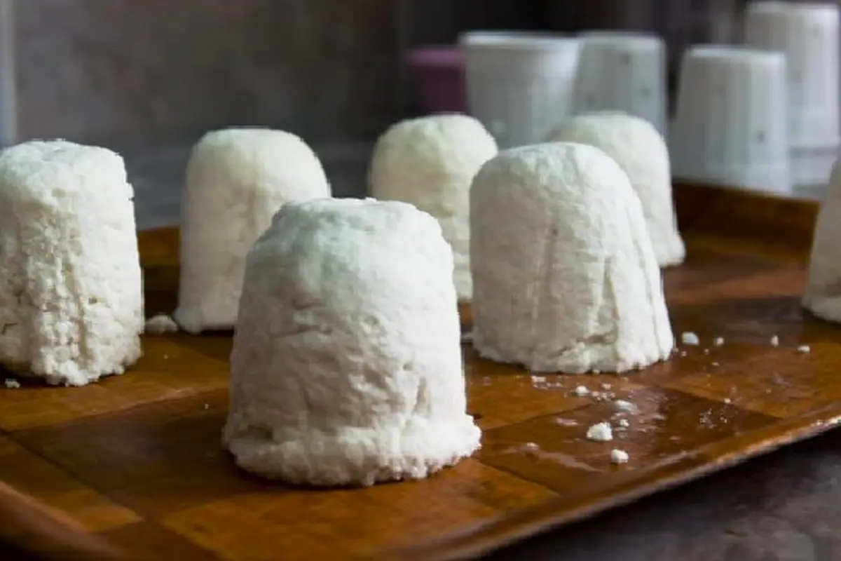 Seorang peternak di Serbia berhasil membuat keju jenis baru yang dijual dengan sangat mahal.