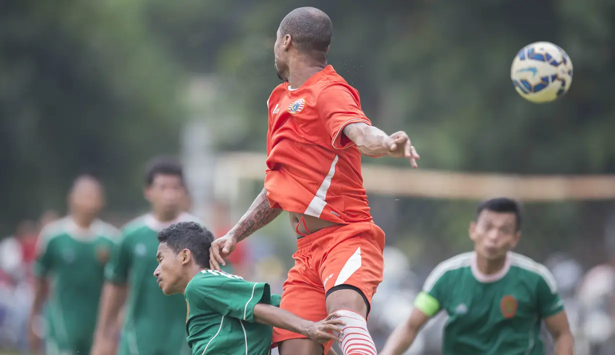 Dirinya masih belum memutuskan masa depannya dan masih akan menunggu tawaran dari klub baru. (Bola.com/Vitalis Yogi Trisna)