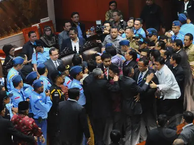 Rapat Paripurna Pengesahan Rancangan Undang-Undang (RUU) Pilkada ricuh, Jakarta, (25/9/14). (Liputan6.com/Andrian M Tunay)