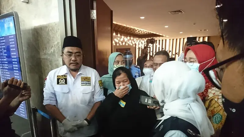 Etty binti Toyib TKI asal Majalengka tiba di Bandara Soekarno-Hatta pada Senin, 6 Juli 2020 sekitar pukul 16.05 WIB.