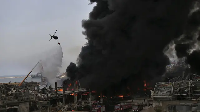 FOTO: Kebakaran Hebat Melanda Lokasi Ledakan Beirut