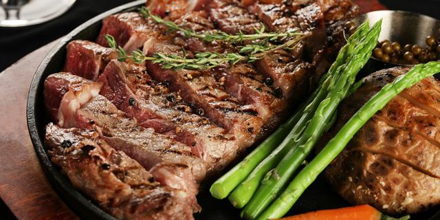 5 Rekomendasi Warung Steak Enak di Solo: Pilihan Terbaik dari Legenda hingga Modern