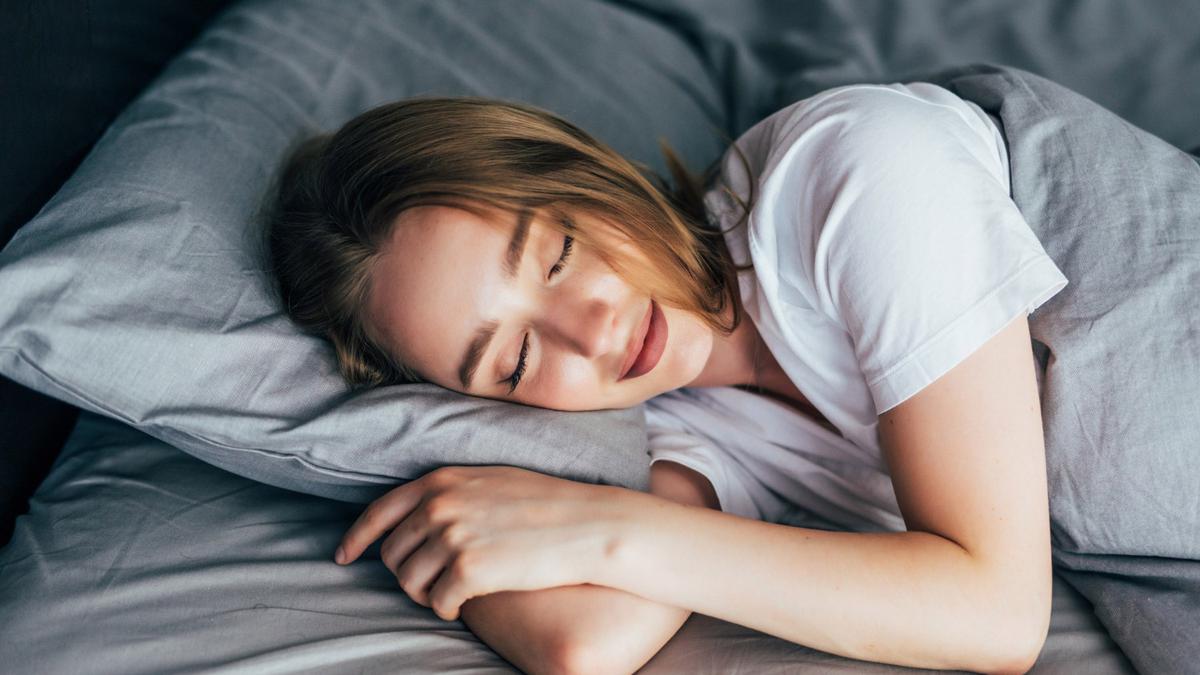 10 Kebiasaan Malam Hari yang Membantu Tidur Lebih Nyenyak Tanpa Obat, Bangun Segar Tiap Pagi