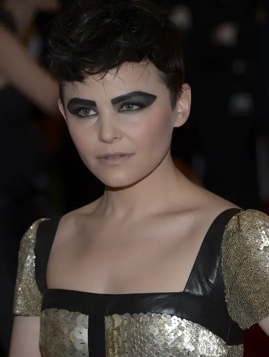 Aktris 37 tahun ini sebelumnya mengaku jika ia dan sang suami ingin memiliki anak sebanyak mungkin. Awal tahun ini dia mengatakan, "Kami akan memiliki banyak (anak) sebagai alam semesta akan memberikan kita.” ungkapnya. (Bintang/EPA)