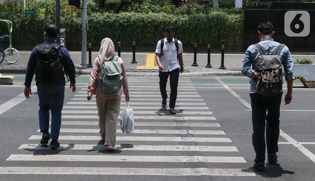 Hari ini (9/10/20223), Badan Meteorologi Klimatologi dan Geofisika (BMKG) mengatakan DKI Jakarta mengalami fenomena Kulminasi Utama atau Hari Tanpa Bayangan. (Liputan6.com/Angga Yuniar)