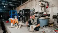 Dari Kedai Kopi hingga Kaki Palsu, Jalan Difabel Menuju Kemandirian