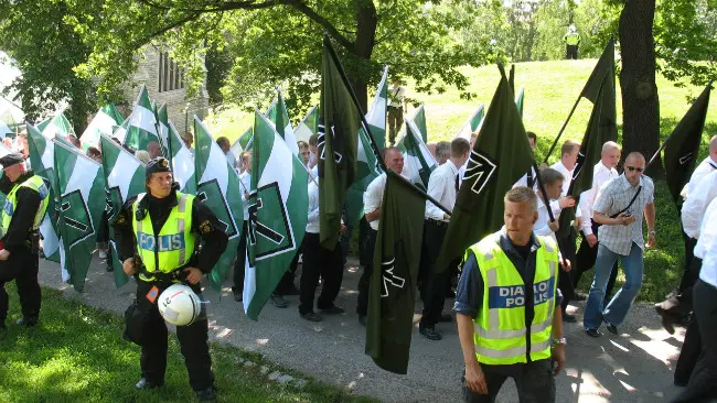 Kelompok Neo-Nazi di Swedia sedang melakukan unjuk rasa. (Sumber Wikimedia Commons)