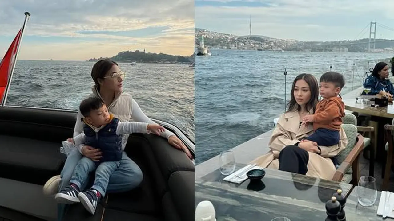 7 Potret Seru Nikita Willy dan Baby Izz Naik Kapal di Selat Bosphorus