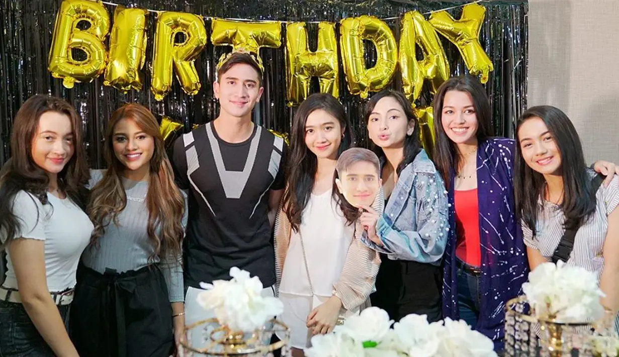 Febby terlihat hadir dan memeriahkan ulang tahun Verrel. Chemistry keduanya mulai terbangun sejak sinetron 'Cinta Anak Muda' yang dibintangi oleh mereka berdua. (Liputan6.com/IG/@bramastavrl)
