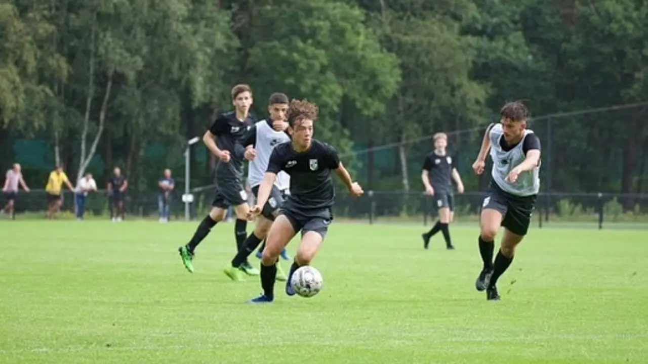 Striker Vitesse U-18, Jim Croque.