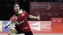 Tunggal putra Indonesia, Anthony Ginting, saat melawan wakil Taiwan, Chou Tien Chen, pada laga semifinal Indonesia Masters 2018 di Istora Senayan, Sabtu (27/1/2018). Anthony Ginting menang 21-16, 13-21, dan 21-12. (Bola.com/M Iqbal Ichsan)