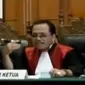 Hakim sempat kewalahan menengahi adu mulut dan hujan interupsi antara kuasa hukum La Nyalla dan Kejaksaan Tinggi.