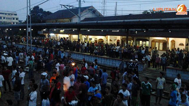 Taman Siswa Kemayoran Kebakaran Perjalanan Kereta Terganggu