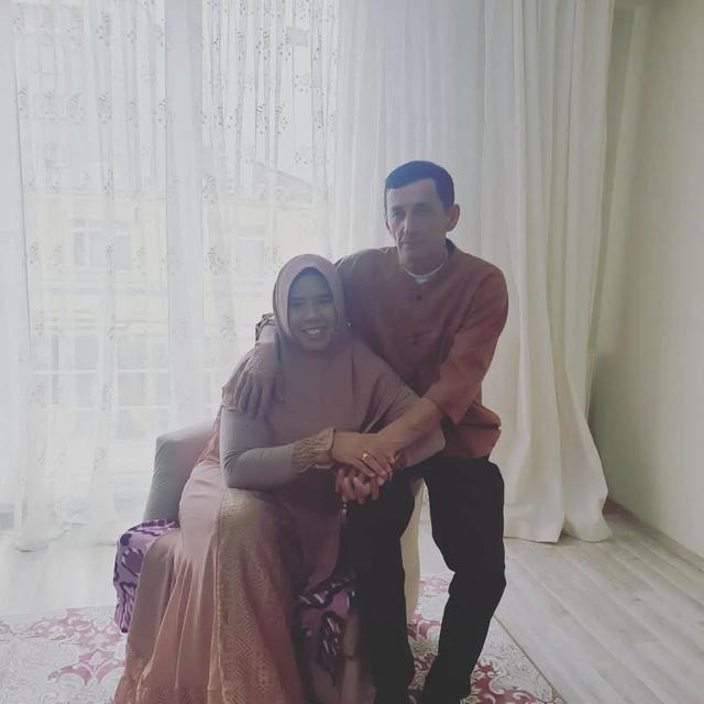 Resmi Menikah dengan Pria Turki, Ini 5 Potret Rohimah Alli dan Suami Baru