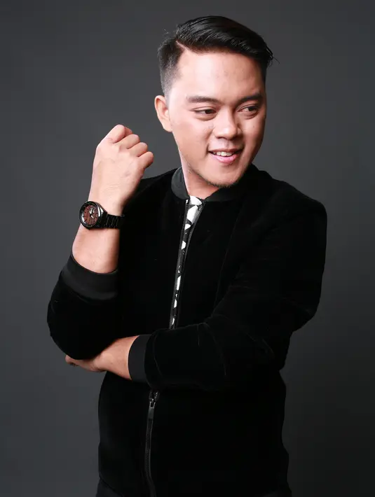 Dalam penampilannya nanti, Danang akan membawakan dua sampai tiga lagu dangdut bersama penyanyi lainnya. Meski belum memiliki jadwal acara, ia selalu siap dipanggil kapan saja. (Adrian Putra/Bintang.com)