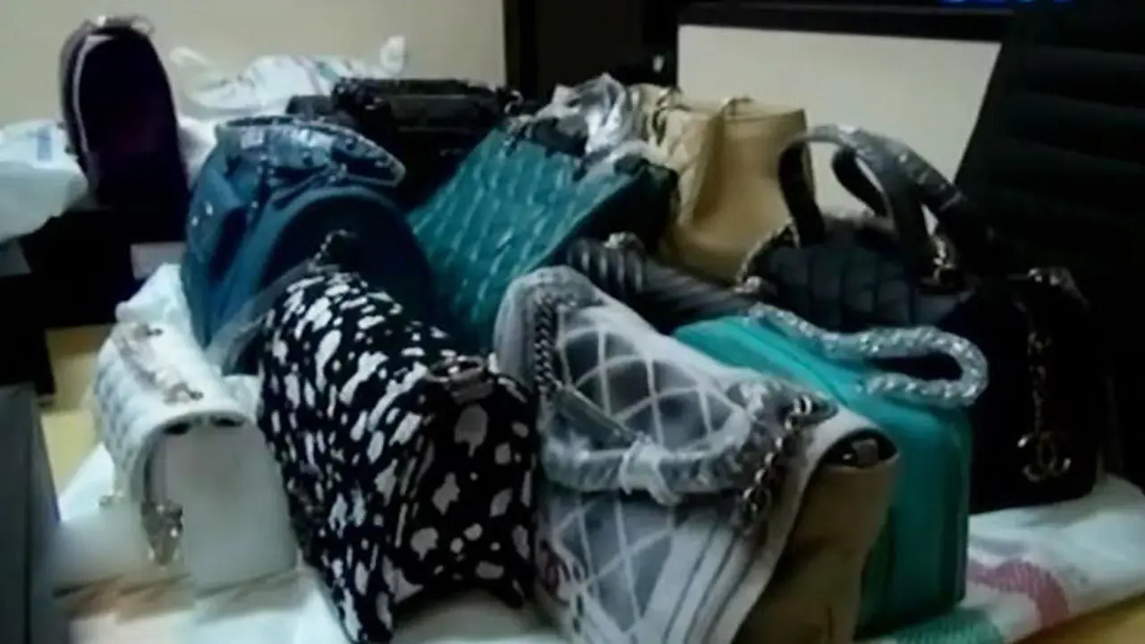 20150808-Barang Bermerek Disita-Jakarta