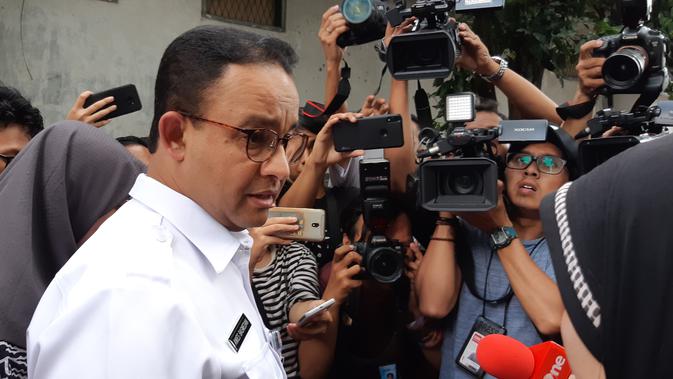 Gubernur DKI Jakarta Anies Baswedan menyambangi RS Tarakan, Jakarta, Rabu (22/5/2019). (Liputan6.com/ Fachrur Rozie)
