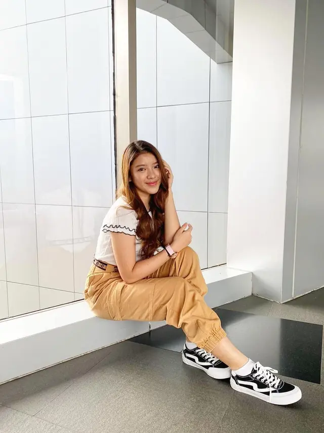 7 Gaya Casual Tiara Andini Ini Bisa Jadi Inspirasi saat Liburan, Tetap Stylish