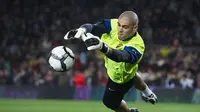 Van Gaal Nilai Valdes Pemain Penting