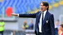 Pelatih SS Lazio, Simone Inzaghi saat memberikan arahan kepada anak asuhnya ketika berhadapan dengan Empoli pada lanjutan  Serie A Italia di Stadion Olimpico, Roma, Italia, (25/9/2016).   (EPA/Ettore Ferrari)