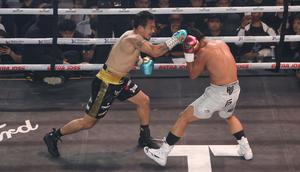 Rudy Golden Boy menang angka dengan skor 45-48, 39-47, dan 45-46. (Bola.com/M Iqbal Ichsan)