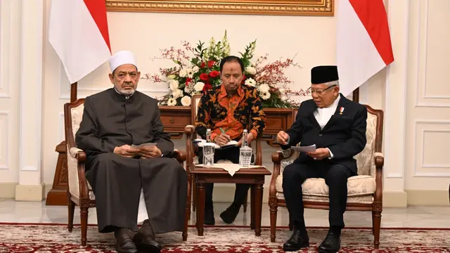 Wakil Presiden (Wapres) Ma'ruf Amin menerima Grand Syekh (Imam Besar) Al-Azhar Ahmad Muhammad Ahmad At Tayyeb Al Hassani, di Istana Wakil Presiden, Rabu (10/07/2024). (Istimewa)