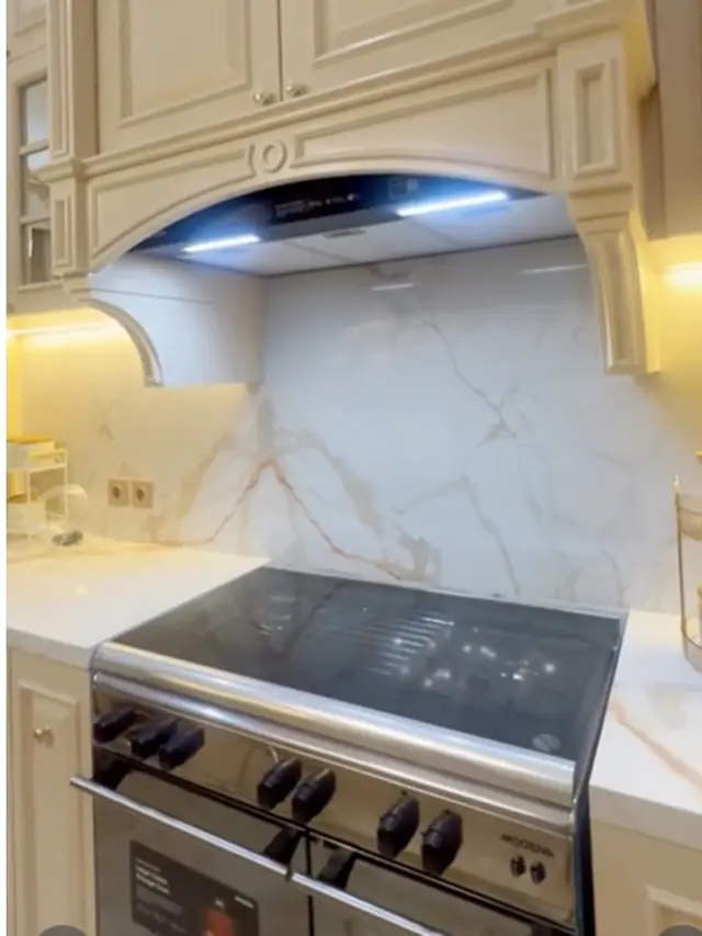 8 Potret Dapur Rumah Krisdayanti Usai Renovasi, Desain Klasik Modern