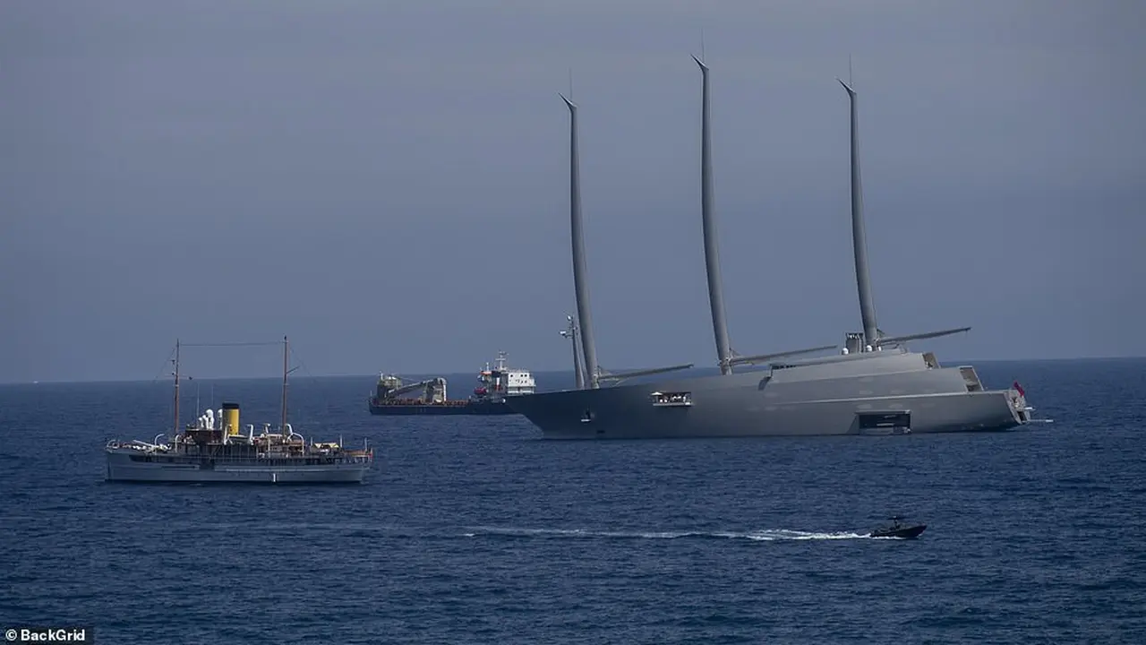 Penampakan kapal yacht mewah milik miliarder Rusia di Monaco
